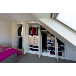 Шкафы под углом  для мансарды 